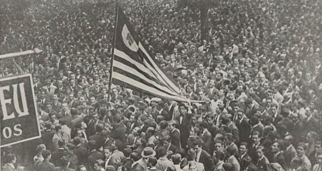 Manifestação na Praça da Sé, em maio de 1932.