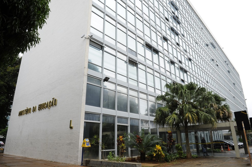 MEC autoriza aulas online no ensino superior até dezembro