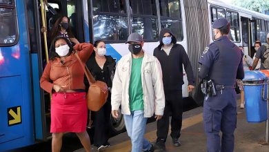 Bolsonaro veta uso obrigatório de máscara em comércio, escolas e templos