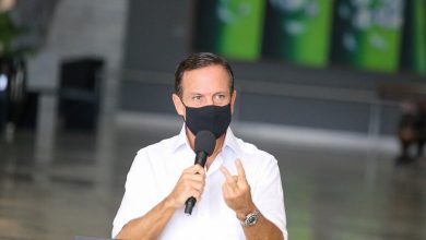 Imunização de policiais começa no dia 5 e a de professores no dia 12. No caso da educação, serão vacinados profissionais a partir de 47 anos.