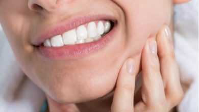 No bruxismo severo , a pessoa acorda com muitas dores na região da face e dentes