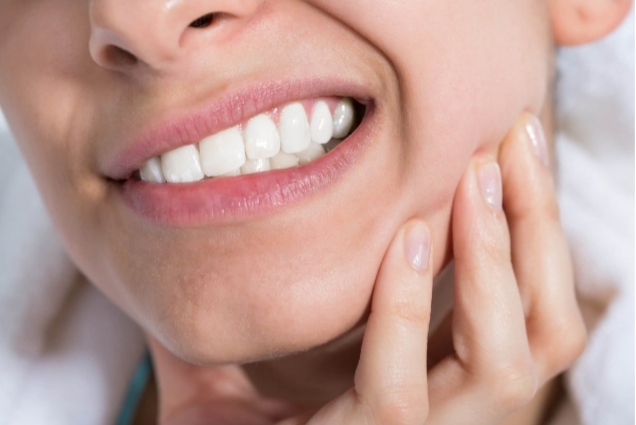 No bruxismo severo , a pessoa acorda com muitas dores na região da face e dentes
