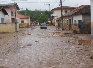 Governo lanca programa Nossa Rua e anuncia R 200 milhoes para asfaltar vias de terra