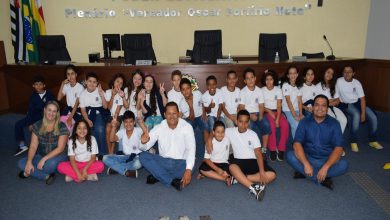 Alunos da EMEF Professora Cleia Caçapava Silva visitam a Câmara Municipal para aprender sobre o Poder Legislativo 19 Alunos da EMEF Professora Cleia Cacapava Silva visitam a Camara Municipal para aprender sobre o Poder Legislativo