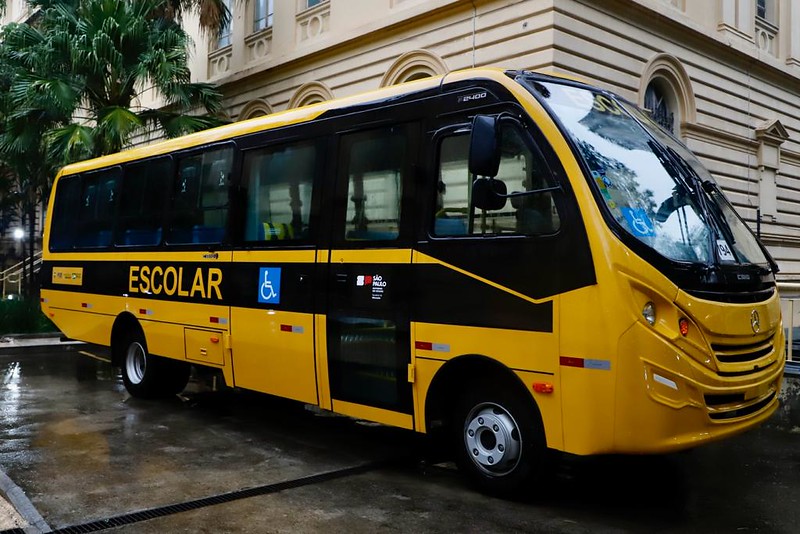 Governador Tarcísio de Freitas entrega 151 veículos escolares para 128 municípios de São Paulo