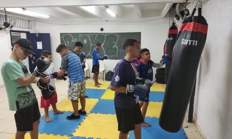 Ginásio de Esportes oferece aulas de boxe de alta qualidade