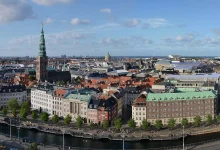 A cidade de Copenhague, capital da Dinamarca, é considerada a melhor cidade do mundo para se viver, devido à combinação perfeita de saúde, educação, segurança, infraestrutura e meio ambiente, além de políticas públicas inovadoras e compromisso com a sustentabilidade.