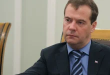 Rússia não busca compromisso pela paz, afirma Dmitry Medvedev, e sim vitória completa e destruição do regime de Kyiv, no contexto de crise política internacional na Ucrânia.