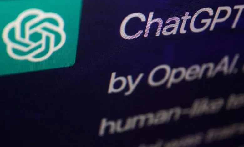 Inteligência Artificial: revolucionando a vida das pessoas, mas com problemas de transparência e perda de empregos, exigindo soluções para harmonizar a tecnologia com os humanos.
