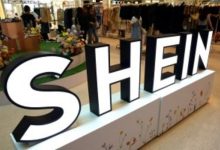 Denúncia global contra a Shein por utilizar táticas enganosas para pressionar compras, incluindo descontos falsos e mensagens abusivas, violando direitos dos consumidores e questionando sua pré-IPO.