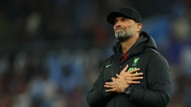 Jürgen Klopp, ex-técnico do Liverpool, critica o calendário da Fifa, alegando que ignora o desgaste físico e mental dos jogadores em nome do dinheiro, e prioriza a proteção dos jogadores sobre a competição.