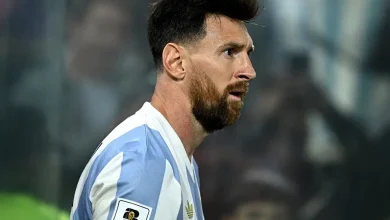 Lionel Messi elogia o futebol brasileiro como "um dos maiores do mundo" após vitória do Inter Miami sobre o Porto. As seleções brasileira e argentina se enfrentam na próxima segunda-feira em eliminatórias do Mundial, prometendo um duelo emocionante e equilibrado.