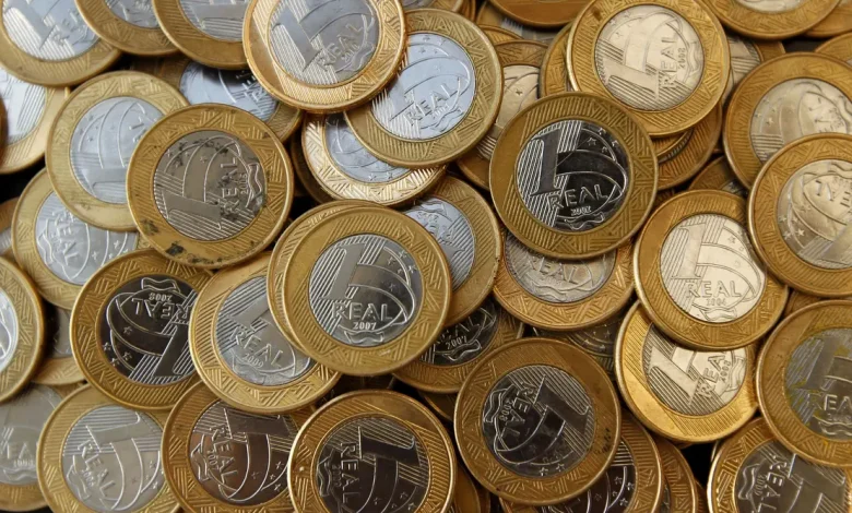 A taxa de juros do DI alcançou nova máxima em janeiro de 2031, sinalizando cautela do mercado em relação às perspectivas fiscais do Brasil. A alta taxa pode levar a reação negativa nos mercados e reduzir projetos de déficit primário e dívida pública.