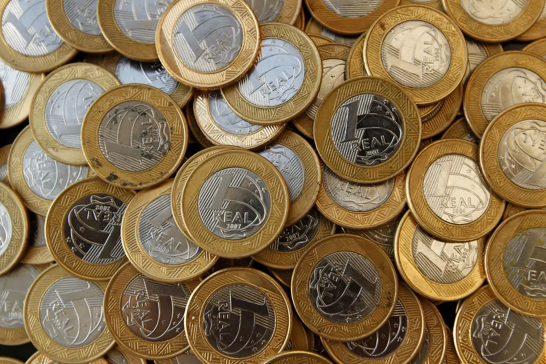 A taxa de juros do DI alcançou nova máxima em janeiro de 2031, sinalizando cautela do mercado em relação às perspectivas fiscais do Brasil. A alta taxa pode levar a reação negativa nos mercados e reduzir projetos de déficit primário e dívida pública.