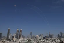 Crisis entre Irã e Israel: lançamento de mísseis contra Israel em resposta à morte de um cientista nuclear em Teerã, aumentando a incerteza e a ameaça de conflito no Oriente Médio.