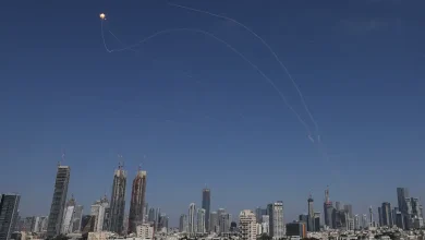 Crisis entre Irã e Israel: lançamento de mísseis contra Israel em resposta à morte de um cientista nuclear em Teerã, aumentando a incerteza e a ameaça de conflito no Oriente Médio.