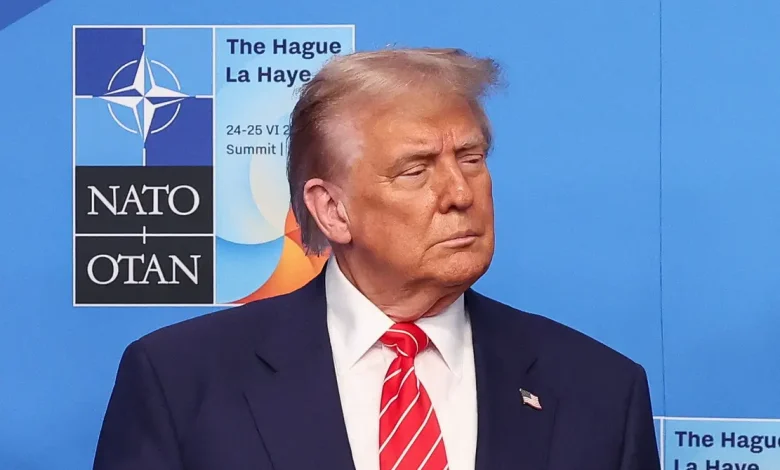 A OTAN se reuniu em Haia para discutir estratégia de defesa e orçamento, com presidente dos EUA Donald Trump apresentando proposta de US$ 893 bilhões, que prevê aumento em gastos com drones e mísseis e redução em gastos com caças F-35.