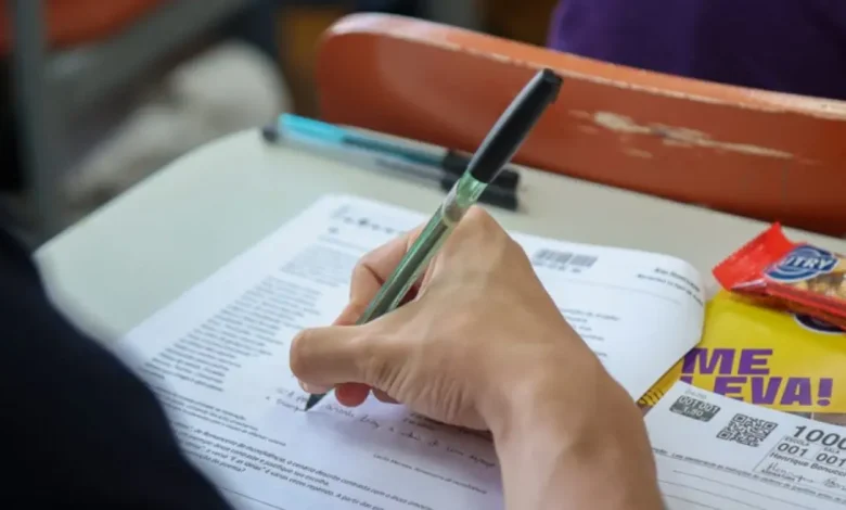 A partir de 2025, a Universidade de São Paulo (USP) ingressará no Enade, um exame que avalia o desempenho de estudantes de graduação em todo o país, permitindo melhorar a qualidade da formação e comparação com outras instituições.