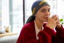 Psilocibina, uma substância presente em cogumelos mágicos, demonstra resultados surpreendentes em estudos recentes, reduzindo sintomas depressivos e ansiosos em pacientes e prometendo melhorar qualidade de vida.