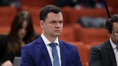 Anderson Torres, réu do golpe de estado em 2021, afirma ter se sentido "faltado com polidez" durante reunião ministerial, enquanto está sendo julgado pelo STF.