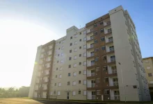 O Estado de São Paulo entrega mais de 300 moradias em Americana e Sumaré, garantindo habitação digna e sonho de morar em casa própria para milhares de famílias, com apoio financeiro e criação de empregos na região.