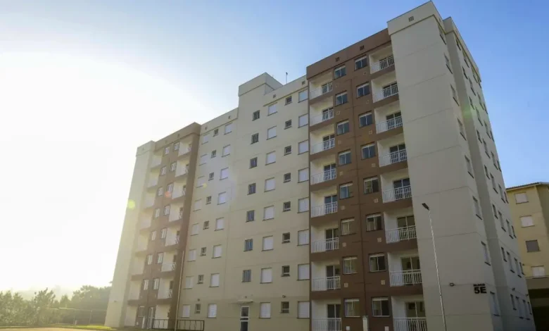O Estado de São Paulo entrega mais de 300 moradias em Americana e Sumaré, garantindo habitação digna e sonho de morar em casa própria para milhares de famílias, com apoio financeiro e criação de empregos na região.