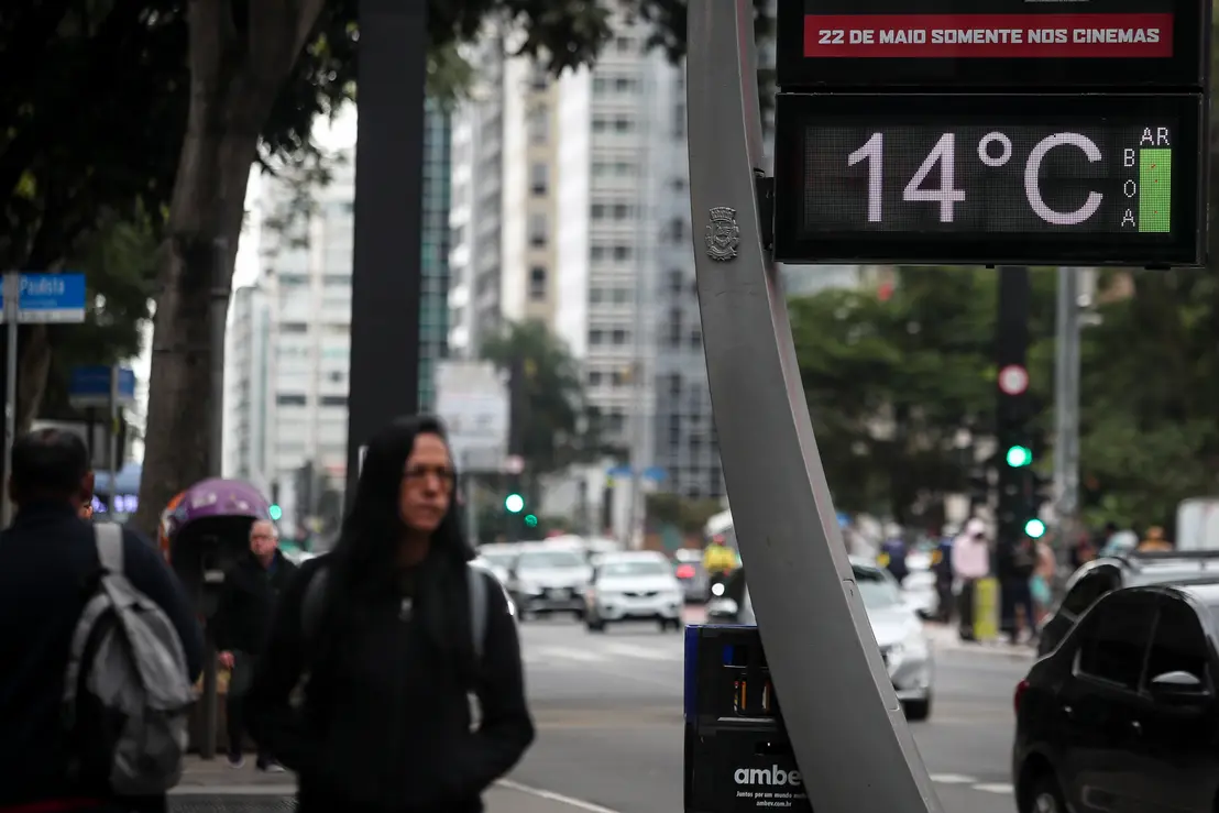 Clima na região Sudeste, especialmente em São Paulo, prevê novos recordes de frio e temperatura abaixo de 10°C. A previsão é de elevação da temperatura a partir do próximo sábado, com otimistas previsões de temperaturas mais amenas.