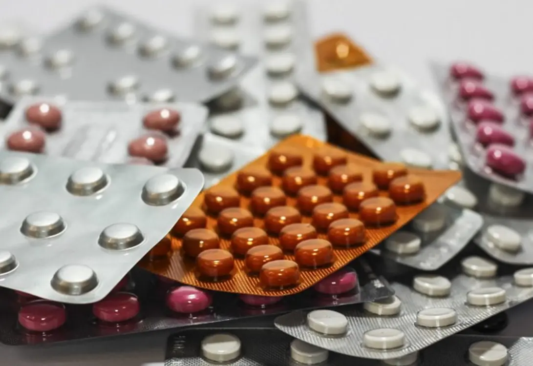 Descoberta inovadora: equipe de pesquisadores da USP desenvolve sistema que remove 99% de micropoluentes da água potável, tornando-a segura para o consumo humano e ecossistema.