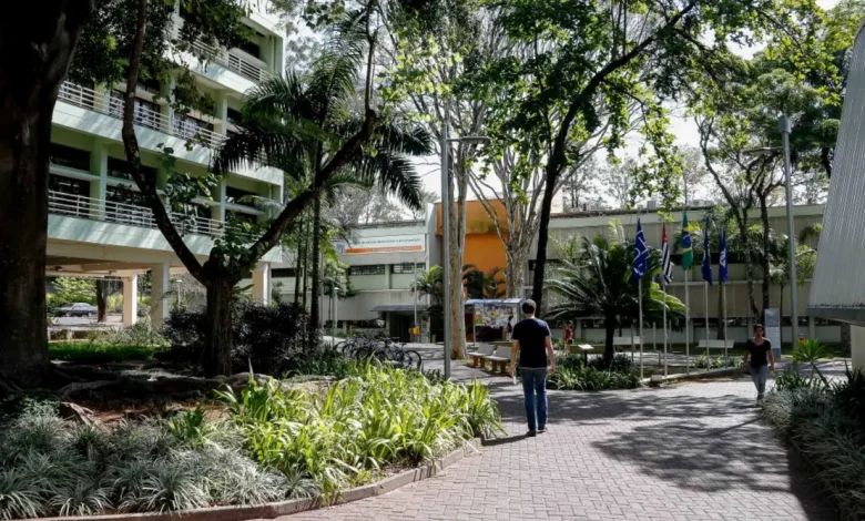 Descubra a tecnologia desenvolvida pela Universidade de São Paulo, um biossensor portátil que detecta rapidamente o vírus da Covid-19 a partir de materiais reciclados, revolucionando a detecção do vírus em áreas remotas ou em situações de emergência.