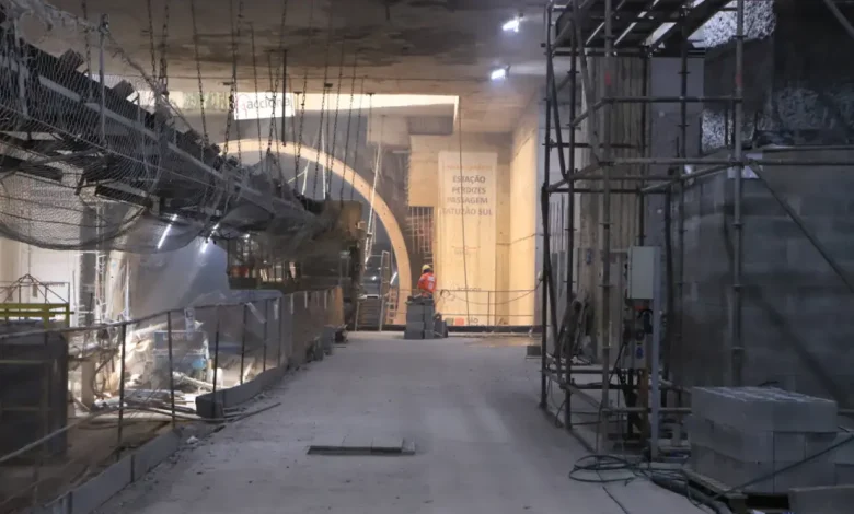 A Estação Perdizes, a obra mais avançada da Linha 6-Laranja, atinge 80% de conclusão, confirmada entrega em 2026; localizada em um dos bairros mais movimentados da cidade, a estação garantirá infraestrutura segura e confortável para passageiros.