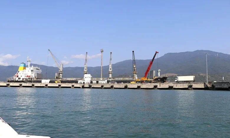 Porto de São Sebastião está pronto para expandir seu setor de óleo e gás com a instalação da primeira base offshore permanente do estado de SP, ampliando sua capacidade e gerando empregos e investimentos na região.