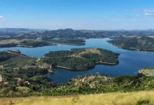 Descubra o estado de São Paulo, um destino turístico único que atrai cerca de 5 milhões de visitantes, gerando um impulso econômico de R$ 8 bilhões. Explore a Serra da Mantiqueira, Olímpia, Baixada Santista e Litoral Norte, e descubra a riqueza cultural e natural da região.