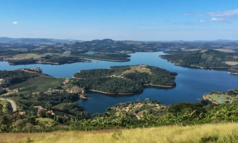 Descubra o estado de São Paulo, um destino turístico único que atrai cerca de 5 milhões de visitantes, gerando um impulso econômico de R$ 8 bilhões. Explore a Serra da Mantiqueira, Olímpia, Baixada Santista e Litoral Norte, e descubra a riqueza cultural e natural da região.