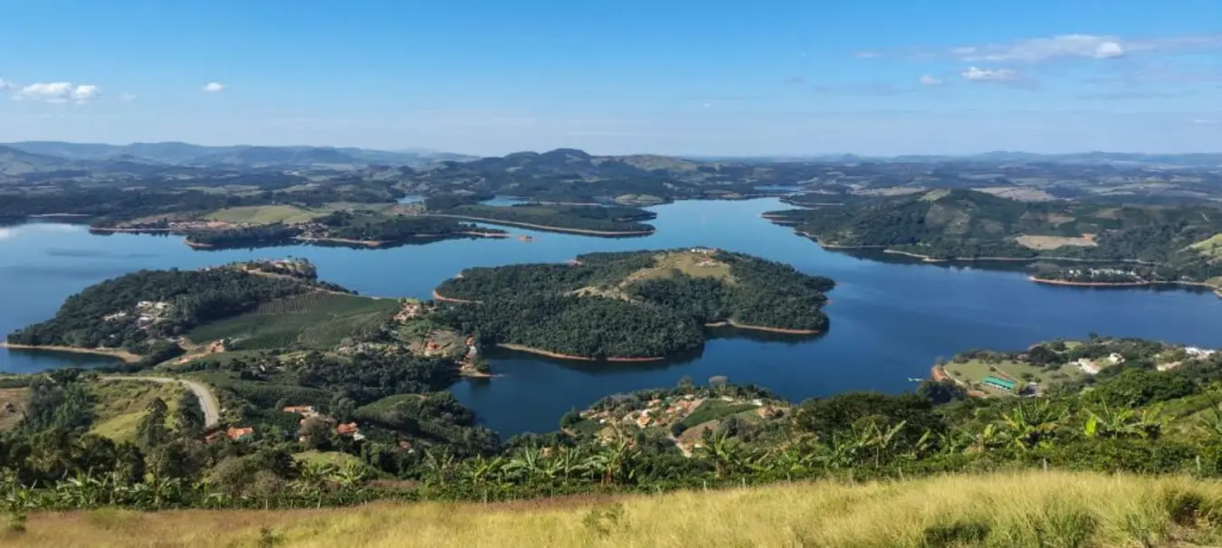 Descubra o estado de São Paulo, um destino turístico único que atrai cerca de 5 milhões de visitantes, gerando um impulso econômico de R$ 8 bilhões. Explore a Serra da Mantiqueira, Olímpia, Baixada Santista e Litoral Norte, e descubra a riqueza cultural e natural da região.