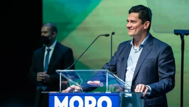 Ex-juiz Sergio Moro surge como um dos principais candidatos ao governo do Paraná com 46,5% dos votos, conquistando a liderança com propostas de redução de despesa pública e melhoria da segurança pública.