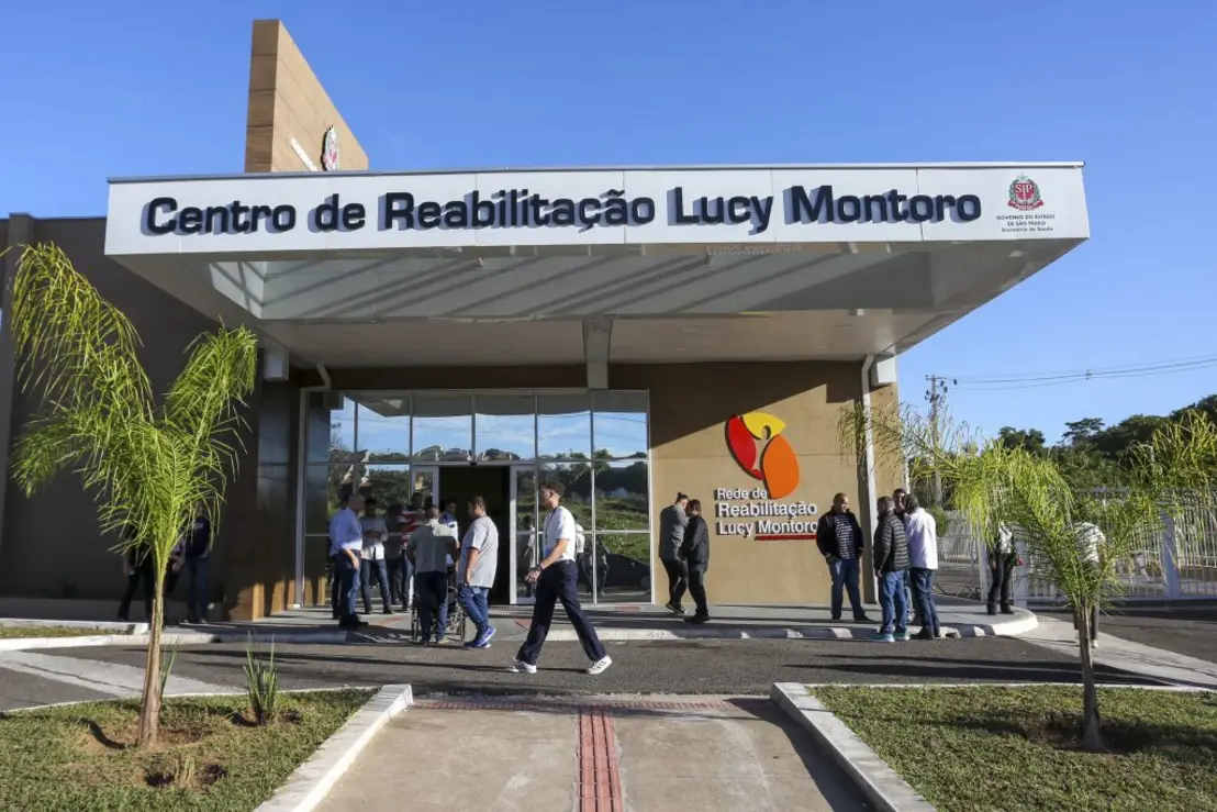 Rede Lucy Montoro inaugura unidade em Presidente Prudente, São Paulo, investindo R$ 25,9 milhões para ampliar acesso a serviços de reabilitação para pessoas com deficiências, oferecendo atendimento personalizado e qualificado.