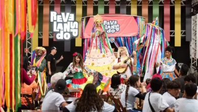 Festival Revelando SP retorna a Iguape com programação de música, dança, teatro e arte, reunindo pessoas de todas as idades e gostos em um ambiente alegre e descontraído.