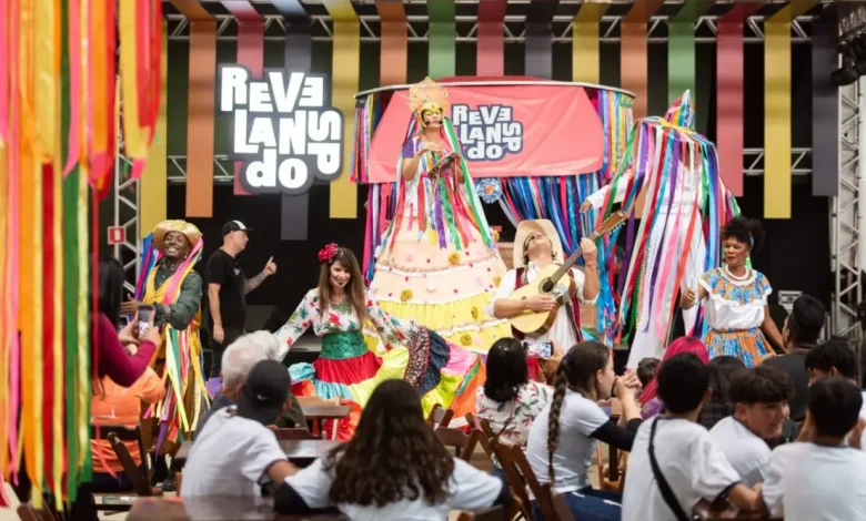 Festival Revelando SP retorna a Iguape com programação de música, dança, teatro e arte, reunindo pessoas de todas as idades e gostos em um ambiente alegre e descontraído.