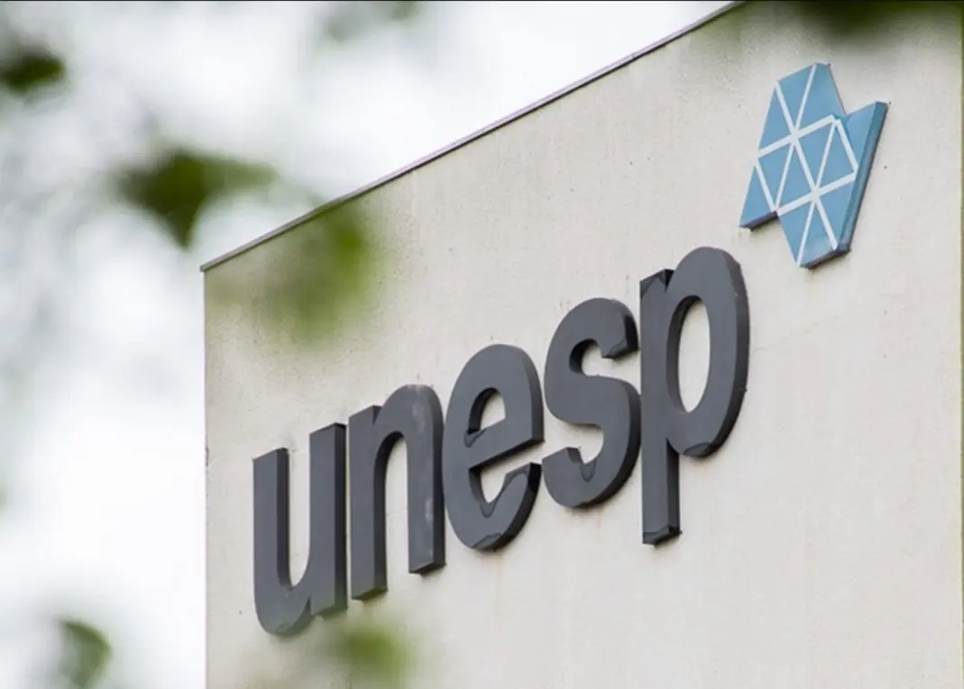 A Universidade Estadual Paulista (Unesp) é reconhecida como a melhor do mundo em apoio ao desenvolvimento sustentável, destacando-se por projetos e programas que envolvem pesquisa, extensão e inovação, construindo infraestruturas resilientes e formando profissionais qualificados.