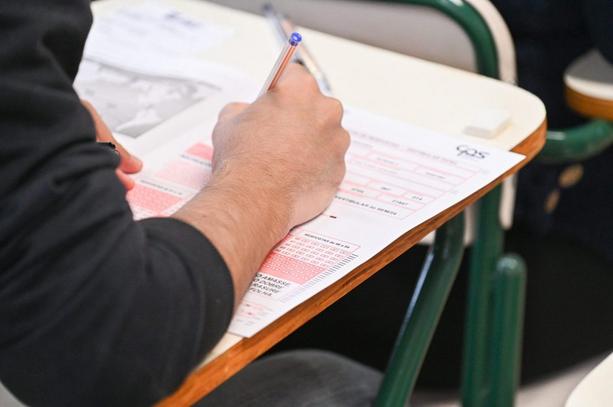 Inscreva-se agora! O prazo para se inscrever no Vestibular das Fatecs de São Paulo termina logo! Mais de 12 mil vagas em cursos superiores gratuitos, tanto presenciais quanto à distância, estão à sua espera. Prepare-se com conteúdo básico, exercícios e testes para superar o processo seletivo rigoroso e mudar sua carreira ou aprimorar habilidades sem custos financeiros.