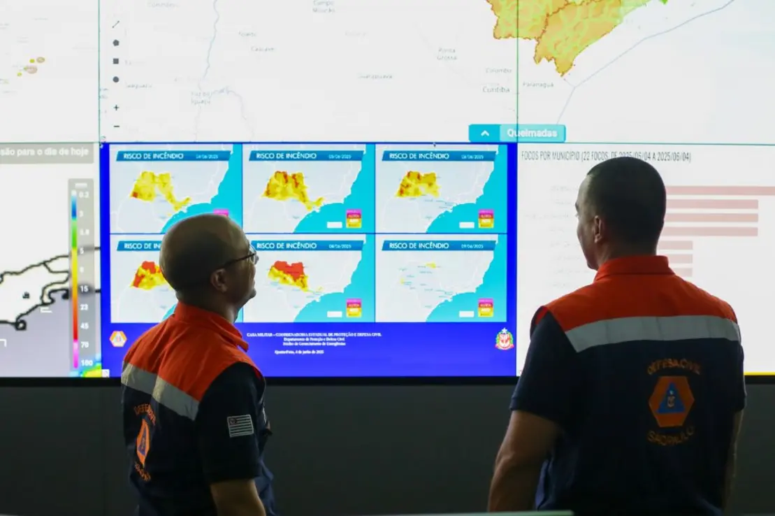 O Governo de São Paulo lança a Sala SP Sem Fogo, uma tecnologia que antecipa em um dia as condições climáticas propícias para incêndios, permitindo uma prevenção e combate mais eficazes a esses eventos e reduzindo riscos para a população e recursos naturais.