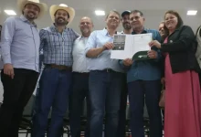 Agricultura do Oeste Paulista recebe impulso com pacote de R$ 16 milhões, que fortalece a agricultura local, promove desenvolvimento socioeconômico e garante segurança jurídica para agricultores, além de melhorar qualidade de vida da população rural.