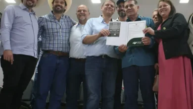 Agricultura do Oeste Paulista recebe impulso com pacote de R$ 16 milhões, que fortalece a agricultura local, promove desenvolvimento socioeconômico e garante segurança jurídica para agricultores, além de melhorar qualidade de vida da população rural.