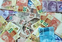 Alterações no sistema de IR de CDBs: taxas variam de 22,5% a 15%, com uma proposta de alíquota fixa de 17,5% em andamento.