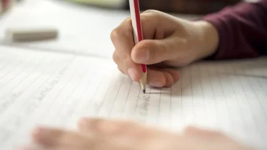 O Governo de São Paulo implementa medida rígida para reduzir faltas injustificadas de professores, afetando negativamente o aprendizado dos alunos e gerando um custo estimado de R$ 33,9 milhões.