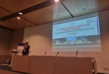 Cientistas do Instituto Curie e da USP desenvolvem uma nova terapia contra o linfoma óculo-cerebral, utilizando imunoterapia à base de células CAR-T para combater células cancerígenas e melhorar qualidade de vida dos pacientes.
