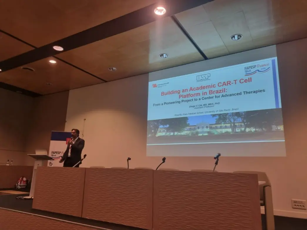 Cientistas do Instituto Curie e da USP desenvolvem uma nova terapia contra o linfoma óculo-cerebral, utilizando imunoterapia à base de células CAR-T para combater células cancerígenas e melhorar qualidade de vida dos pacientes.