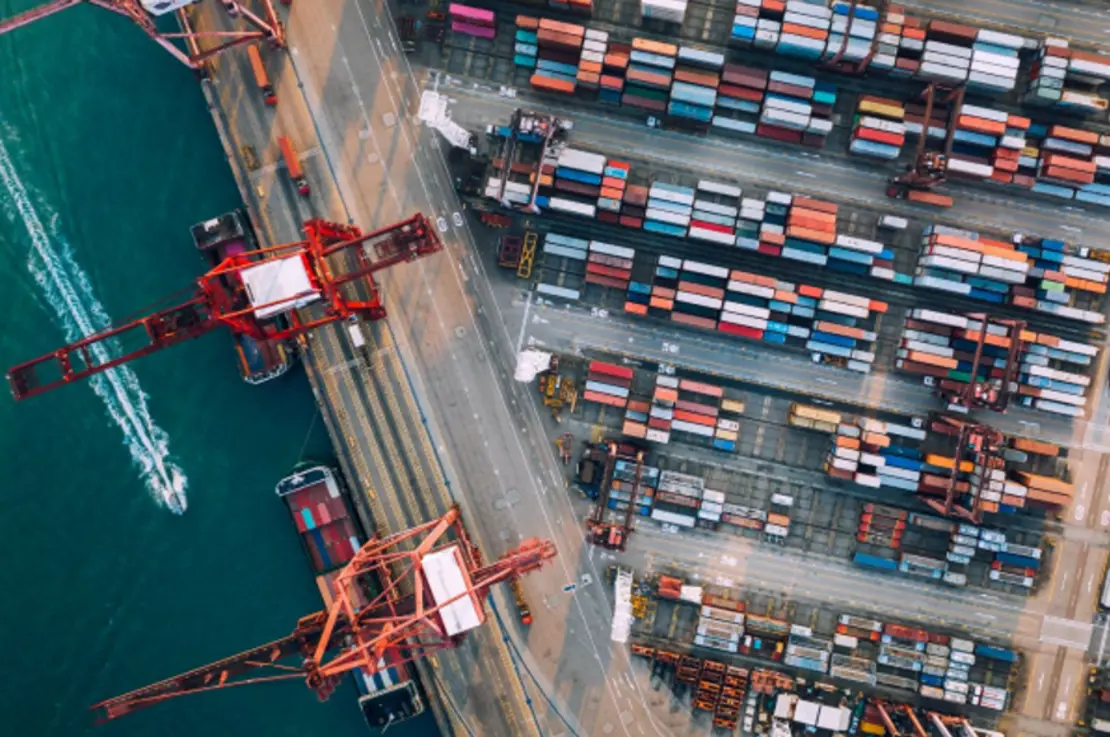 Pequenos negócios paulistas podem se capacitar para exportação graças ao programa Exporta SP, uma iniciativa gratuita da Agência SP que fornece habilidades e conhecimentos para competir no mercado global.