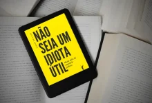 "No mundo contemporâneo, um e-book lança-se contra a desinformação e a manipulação, oferecendo ferramentas para compreender e desvendar a verdade, com crítica e reflexão como chaves para um futuro mais justo e equitativo."