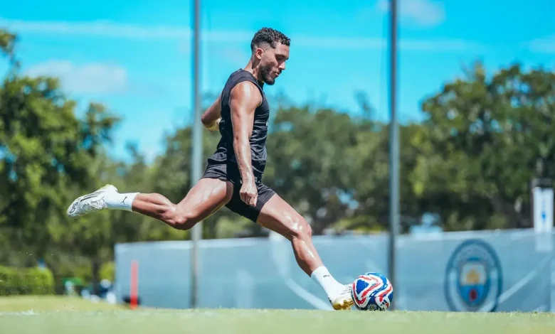 Manchester City e Wydad Casablanca disputam o título do Grupo G do Mundial de Clubes, com a equipe inglesa conhecida por sua habilidade e velocidade, e a equipe marroquina por sua defesa forte e habilidade ofensiva.